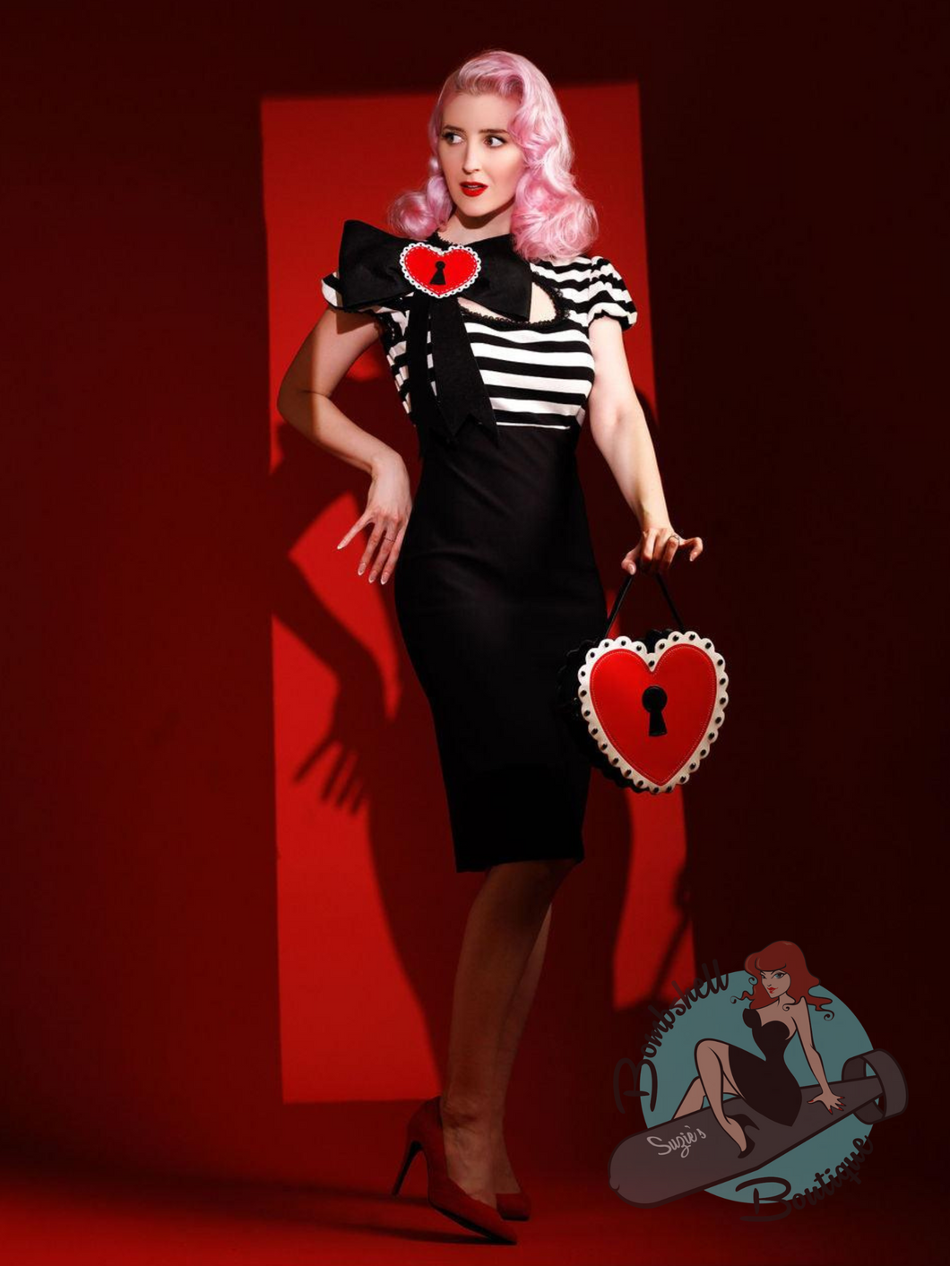 Pinup girl wearing black and white 1950s style wiggle dress for sexy rockabilly girl clothing look