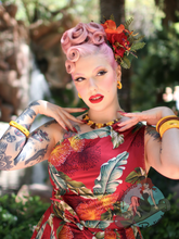 Pinup girl Dafna wearing tropical splendette jewellery