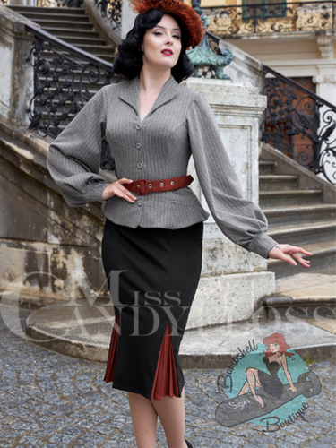 Pinup girl wearing vintage 1940s wiggle dress
