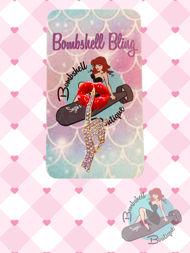 1940s style hand and lips brooch