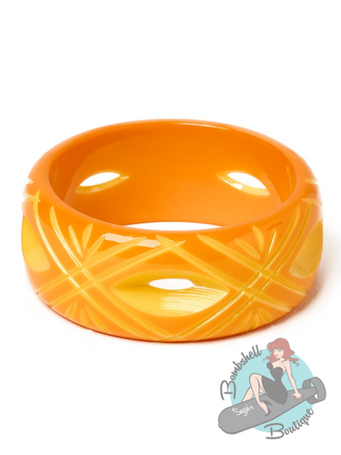 Orange bracelet with a wavy pattern on a white background, featuring a brand logo in the corner.